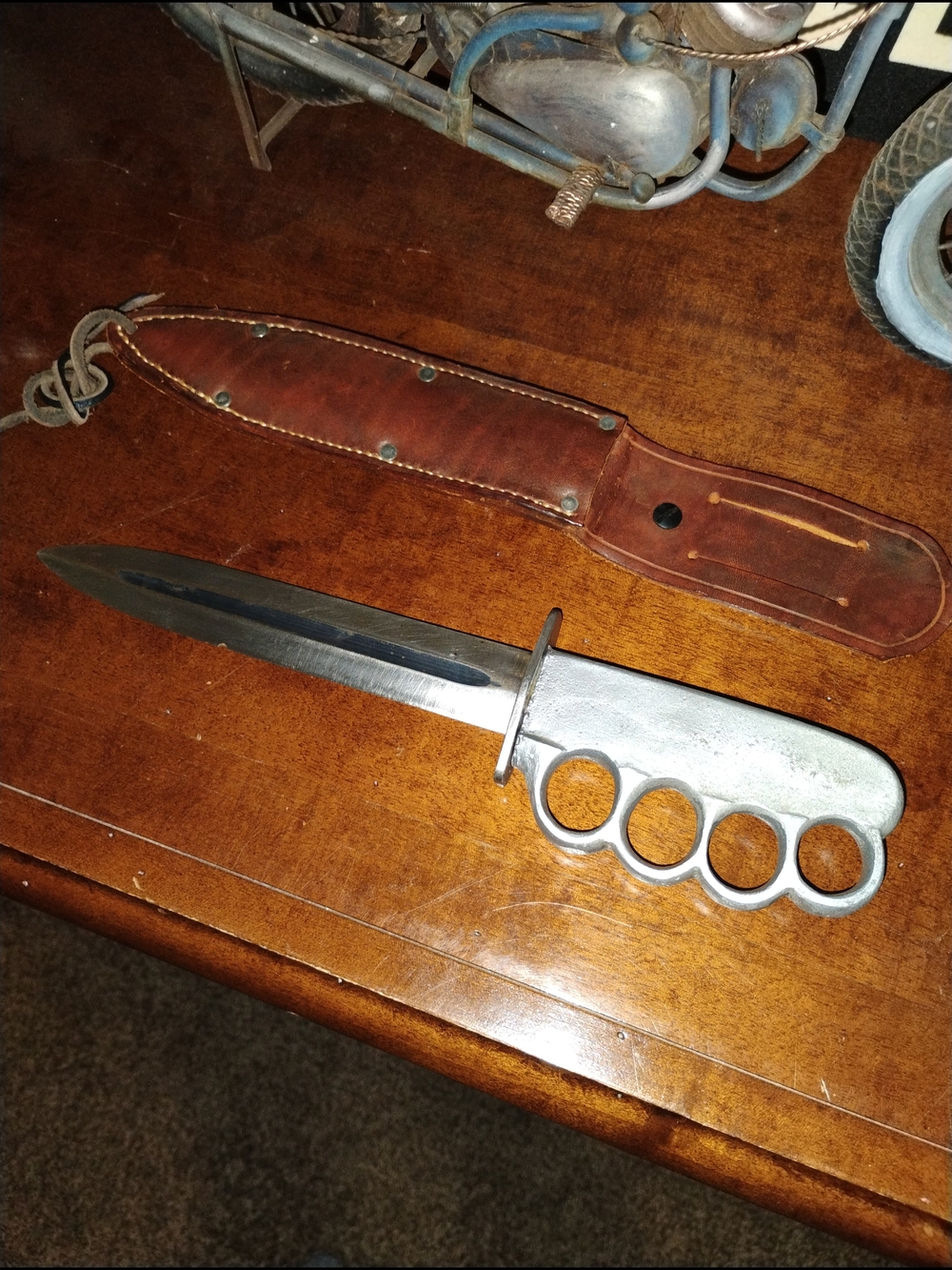 WW2 Theater Made Knuckle Knife